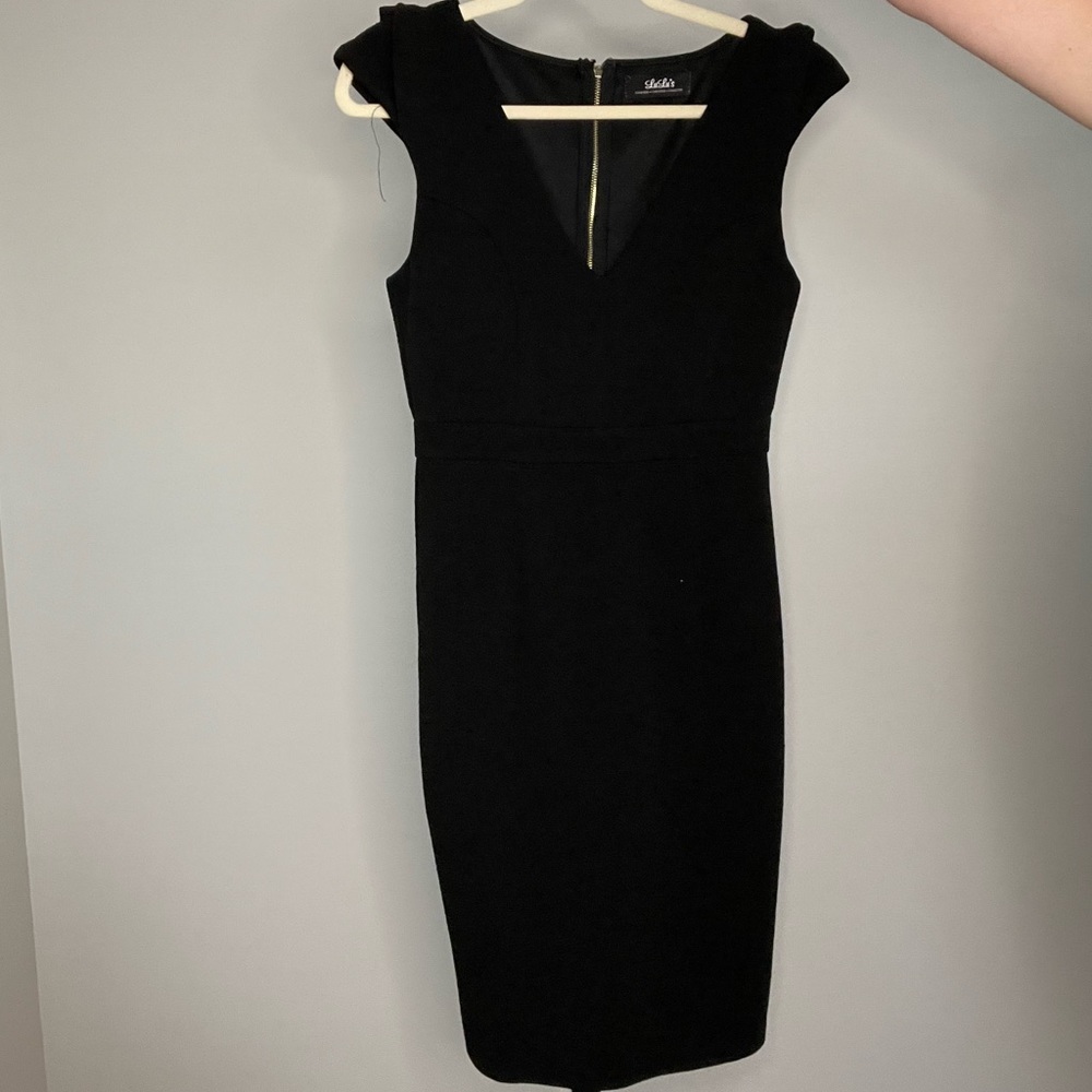 Lulu’s little black dress, LBD with fun sleeves
